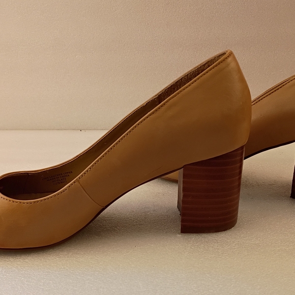 Adrienne Vittadini Women’s Pumps Size 8M Tan Leather Block Heel Classics - Picture 4 of 8